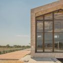 Destilería Rancho Cebú / ROOTSTUDIO - Fotografía exterior, Vidrio, Concreto